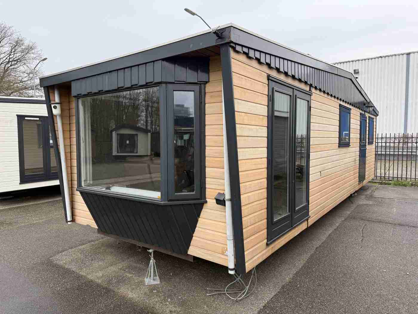 Kunststof Chalet 10.30 x 3.60 m foto 17