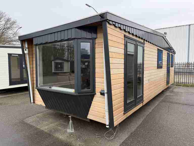 Kunststof Chalet 10.30 x 3.60 m