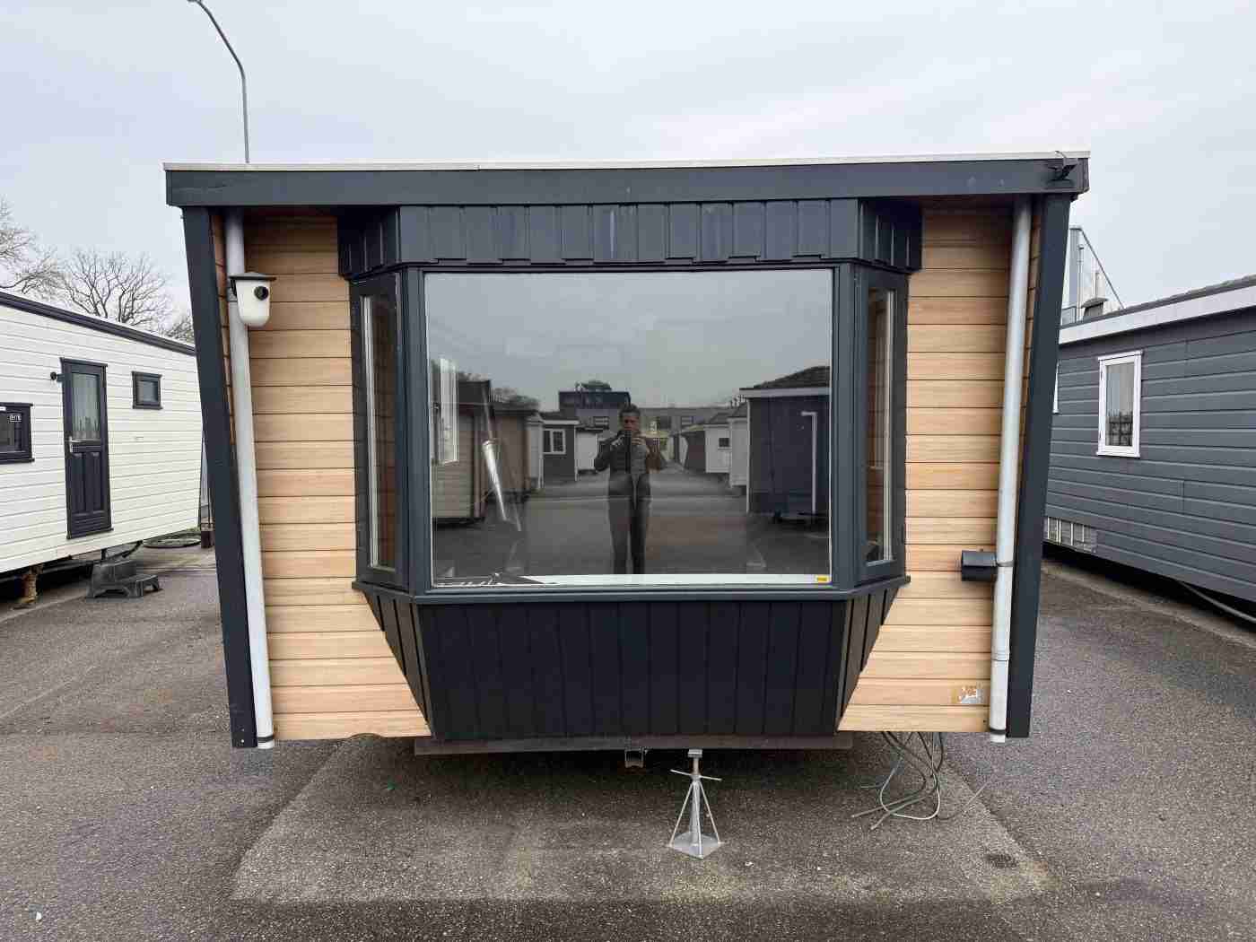 Kunststof Chalet 10.30 x 3.60 m foto 16