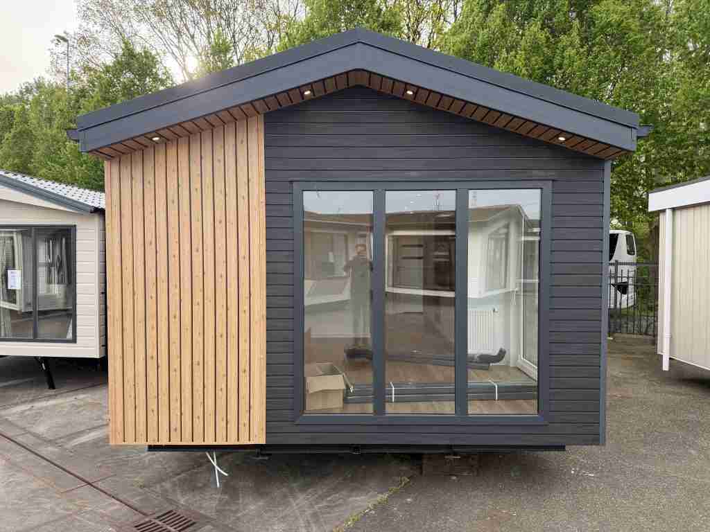 Overson Lodge 10.10 × 4.30 m