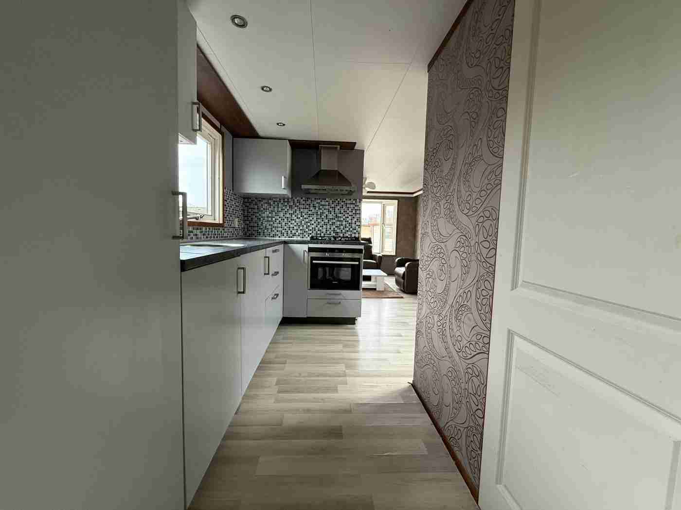 Kunststof Chalet 10.30 x 3.60 m foto 13