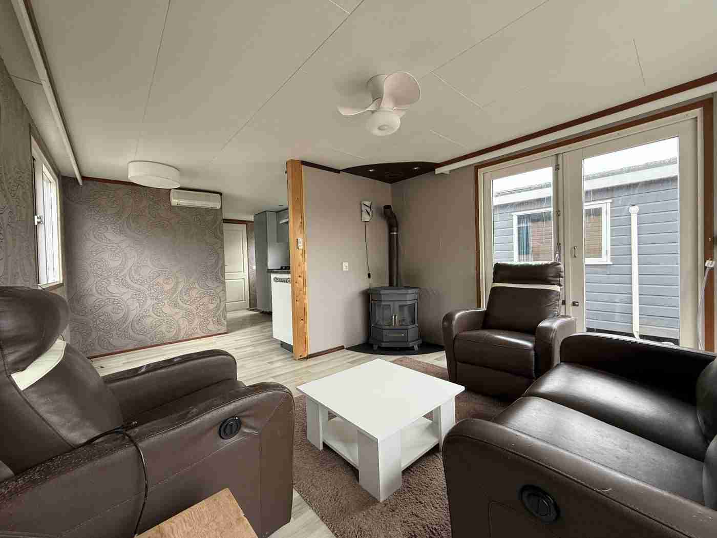 Kunststof Chalet 10.30 x 3.60 m foto 9