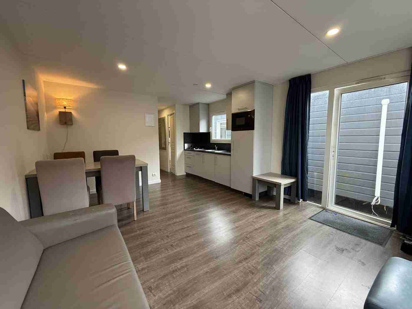 Kunststof Chalet 10.70 x 4 m foto 10