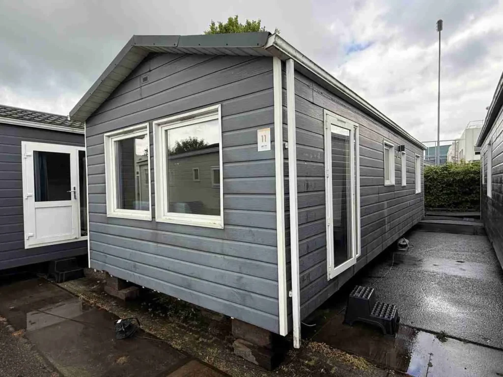 Kunststof Chalet 10.70 x 4 m – foto 1