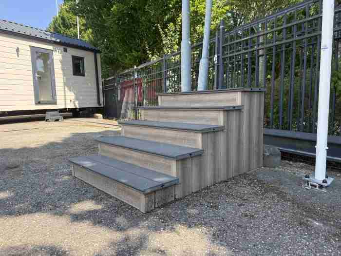 Kunststof opstap Chalet / Stacaravan foto 4