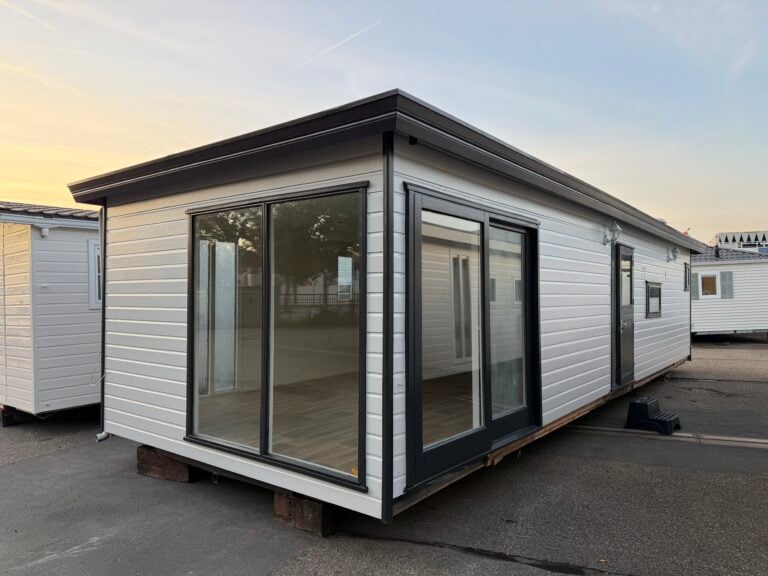 Maat Chalet 11.20 × 3.80 m
